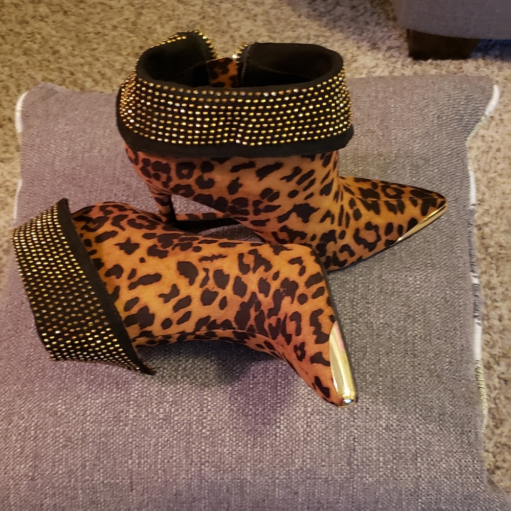 Leopard high heel pointed toe shoe